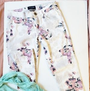American Eagle Flowered Skinny Jean sz 0 reg.
